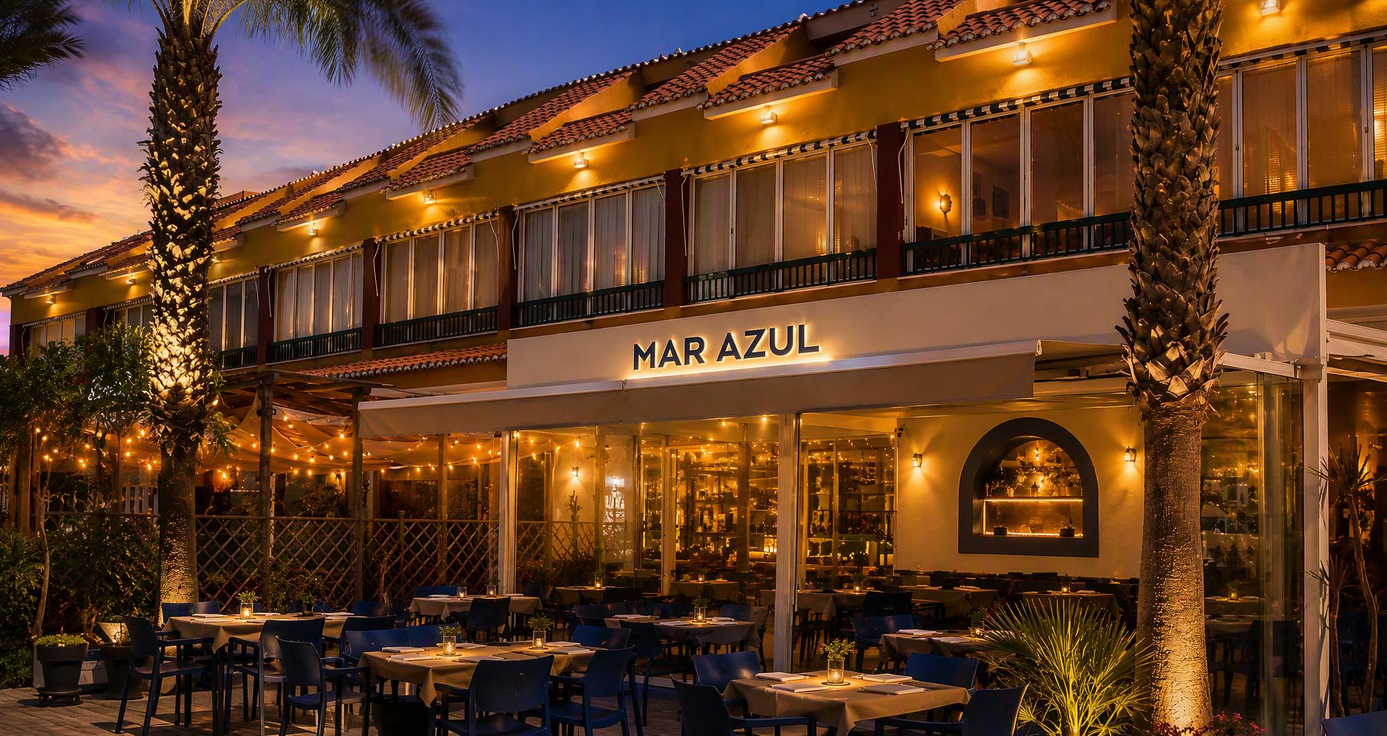 Restaurante Mar Azul en el Paseo Marítimo de Salobreña al atardecer